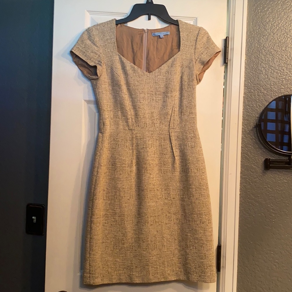 Beautiful sz 2 Antonio Melani tweed dress in tan